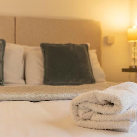 **Sunny And Bright, Thatchers Rock One Bed Beach Front Apartment*** Torquay Kültér fotó