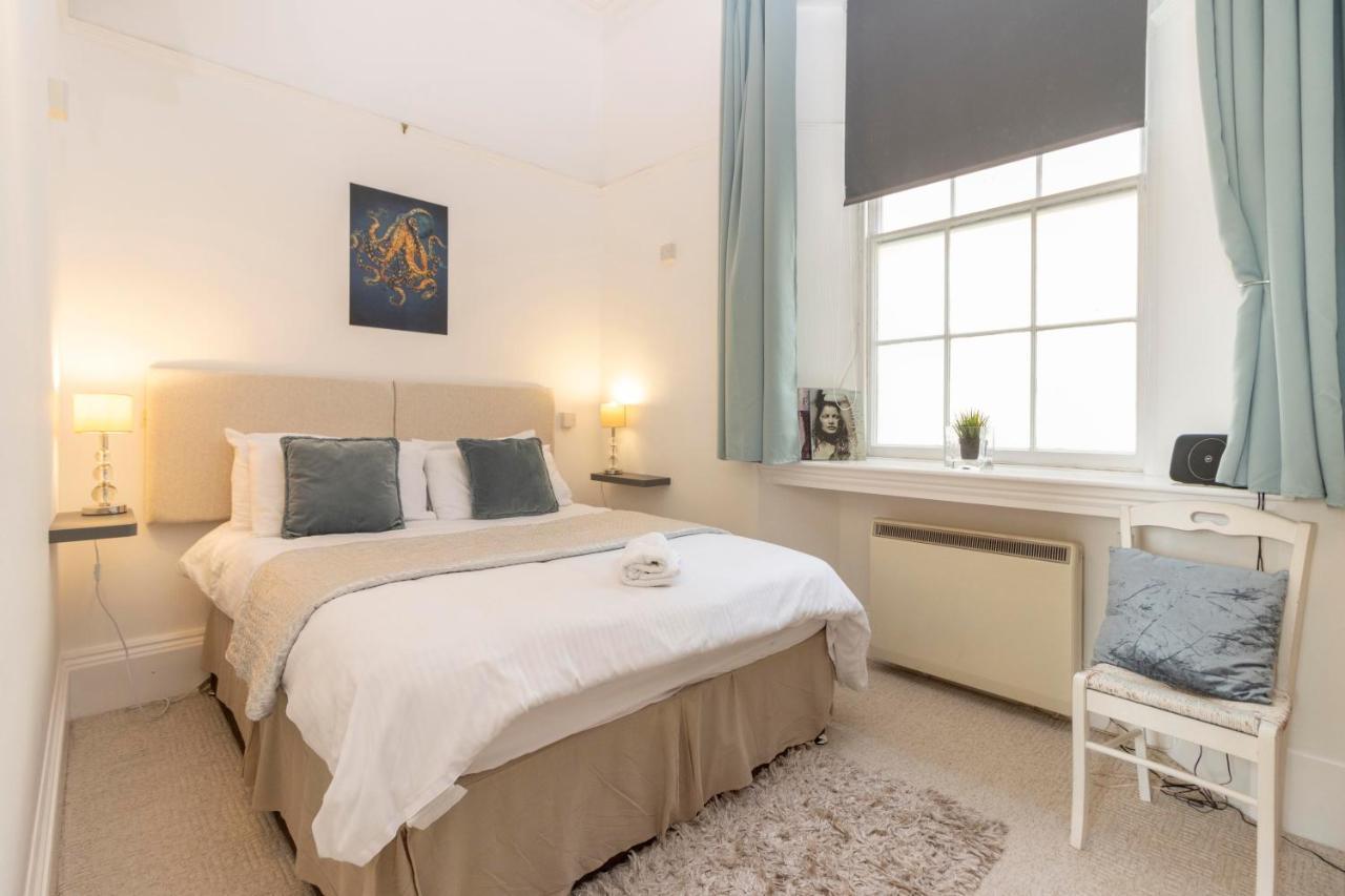 **Sunny And Bright, Thatchers Rock One Bed Beach Front Apartment*** Torquay Kültér fotó