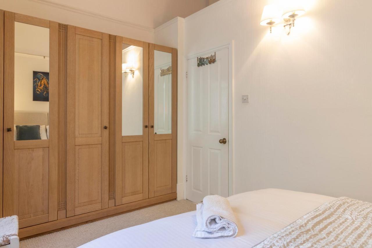 **Sunny And Bright, Thatchers Rock One Bed Beach Front Apartment*** Torquay Kültér fotó