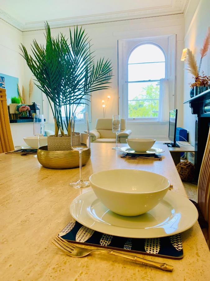 **Sunny And Bright, Thatchers Rock One Bed Beach Front Apartment*** Torquay Kültér fotó