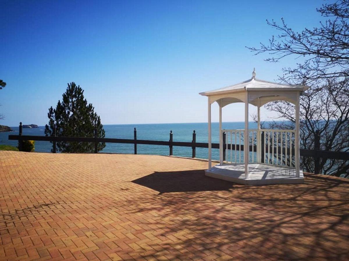 **Sunny And Bright, Thatchers Rock One Bed Beach Front Apartment*** Torquay Kültér fotó