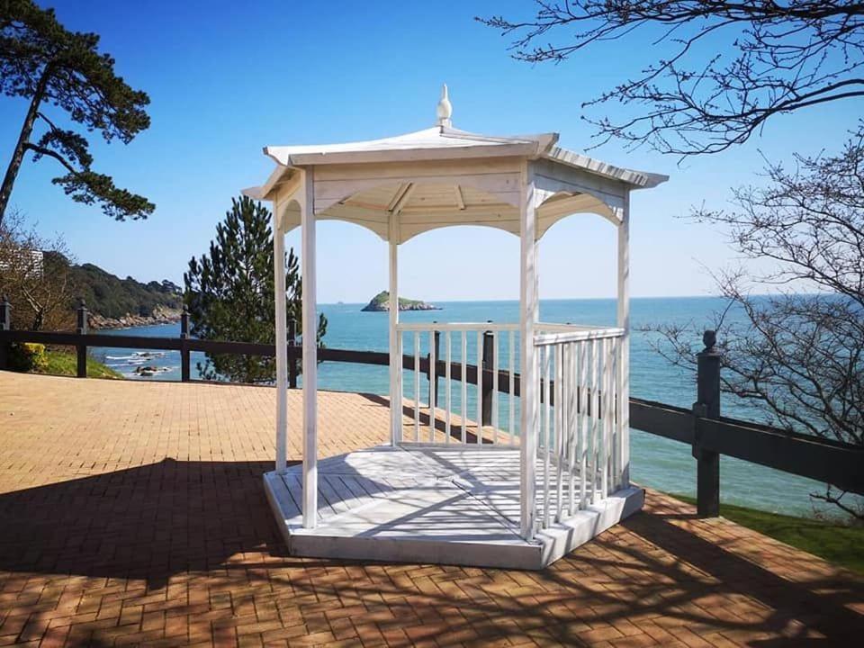 **Sunny And Bright, Thatchers Rock One Bed Beach Front Apartment*** Torquay Kültér fotó