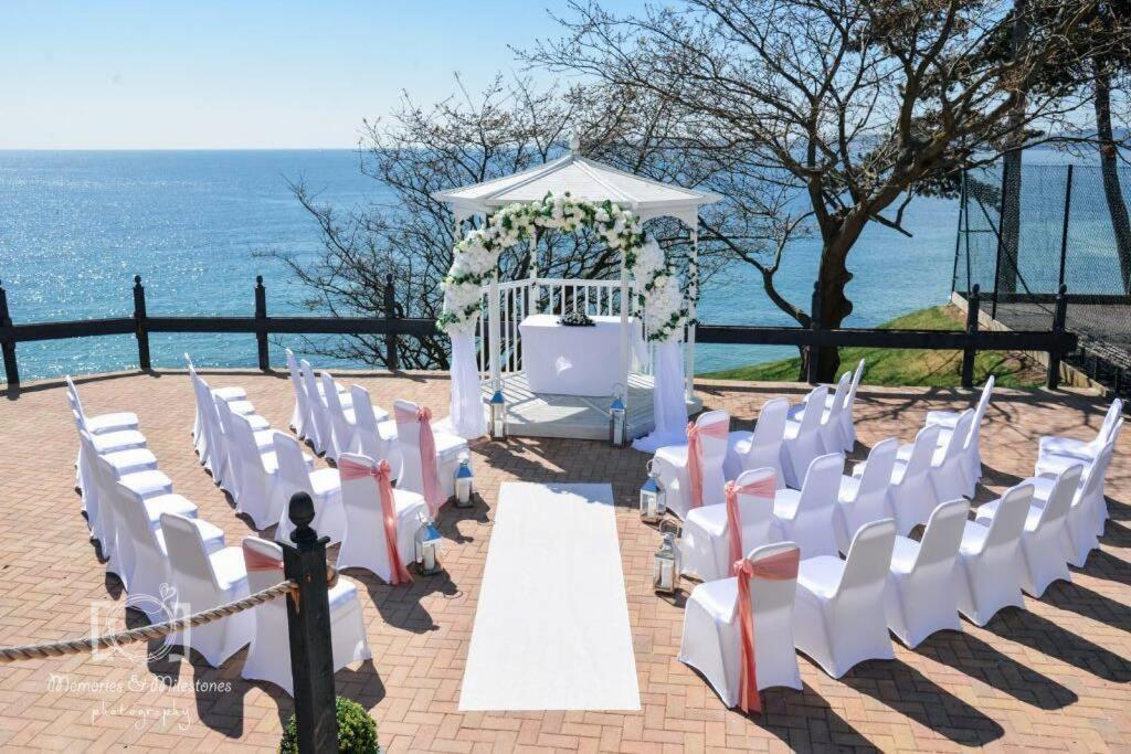 **Sunny And Bright, Thatchers Rock One Bed Beach Front Apartment*** Torquay Kültér fotó