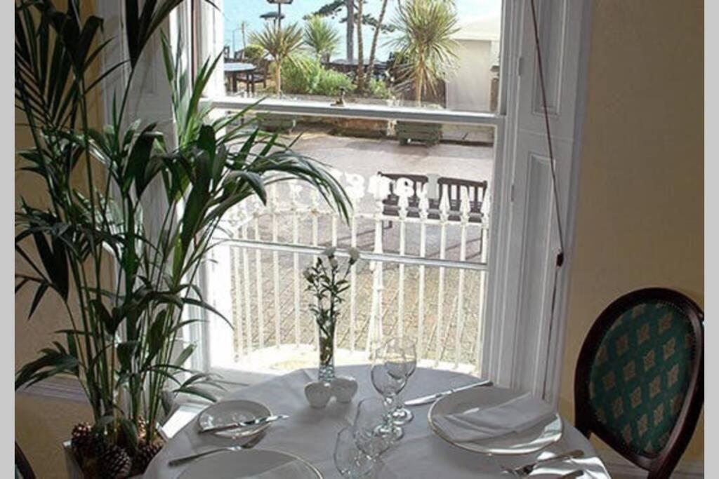 **Sunny And Bright, Thatchers Rock One Bed Beach Front Apartment*** Torquay Kültér fotó