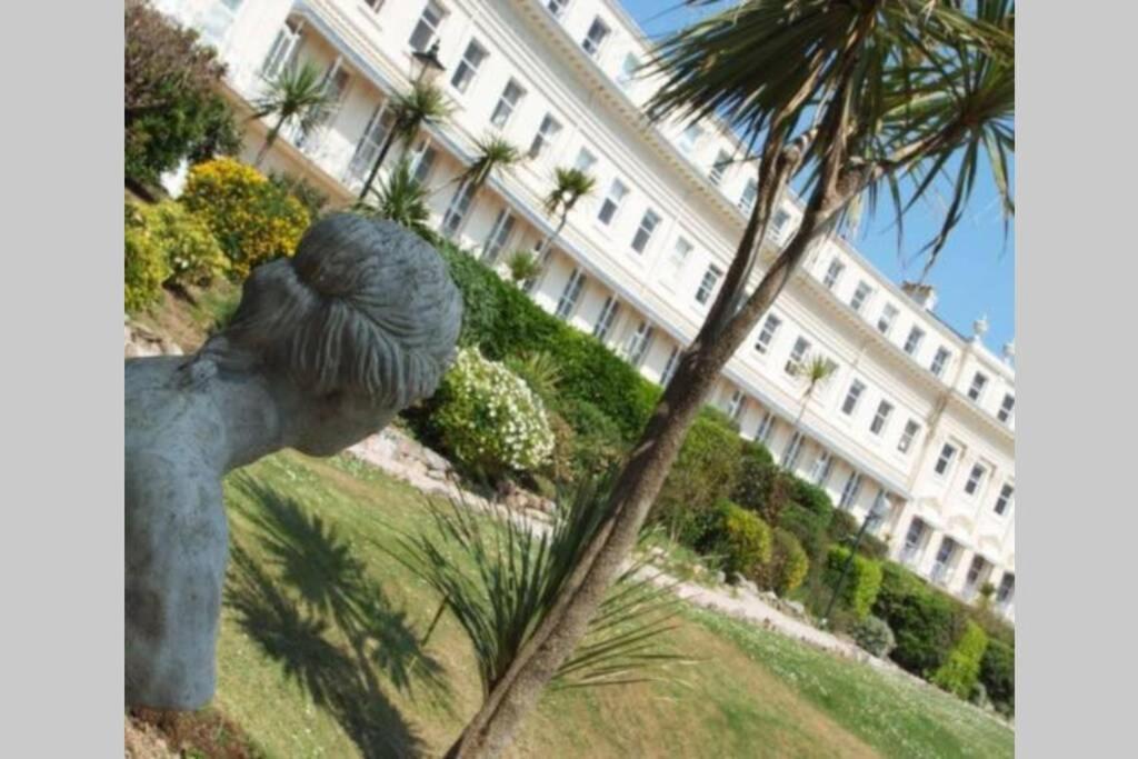**Sunny And Bright, Thatchers Rock One Bed Beach Front Apartment*** Torquay Kültér fotó